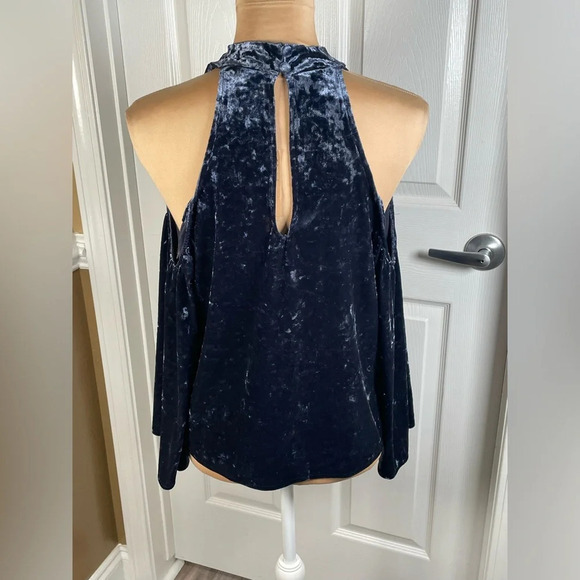 American Eagle Outfitters Crushed Velvet Cold Shoulder Swing Top Size Small NWT - Picture 8 of 11